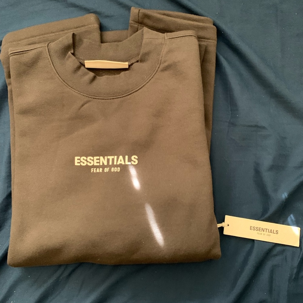 Black essentials crew neck
